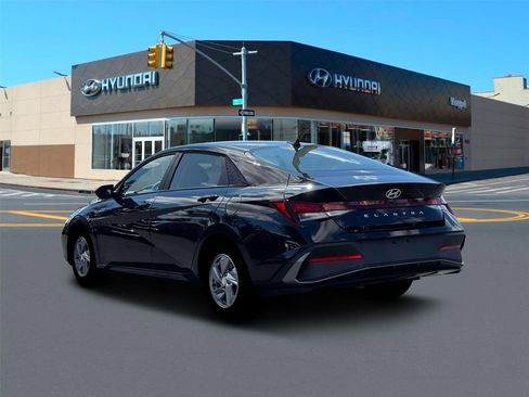 New 2026 Hyundai Elantra SE FWD image 5