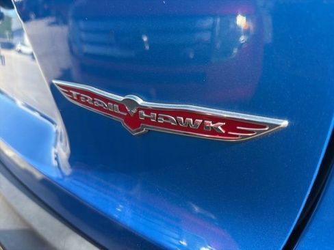 Used 2022 Jeep Cherokee Trailhawk AWD/4WD image 11