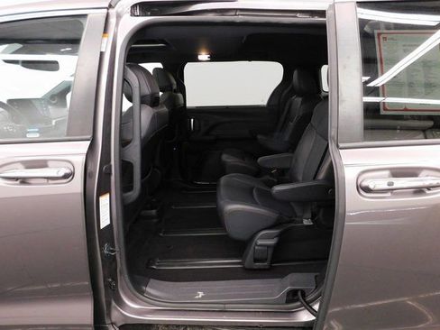 Used 2021 Toyota Sienna XSE w/ XSE Plus Package image 23