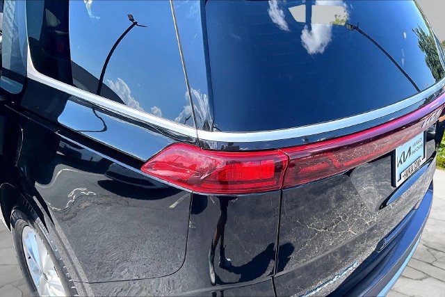 Used 2022 Kia Carnival LX FWD image 29