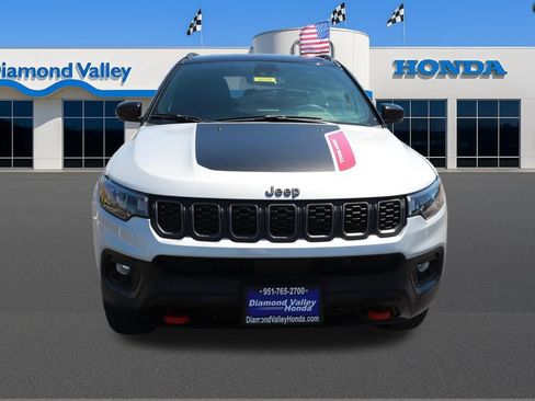 Used 2025 Jeep Compass Trailhawk AWD/4WD image 2