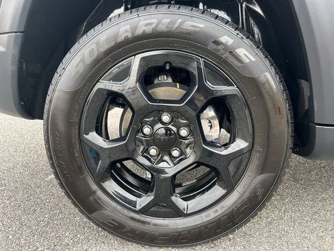 Used 2023 Jeep Compass Trailhawk AWD/4WD image 17