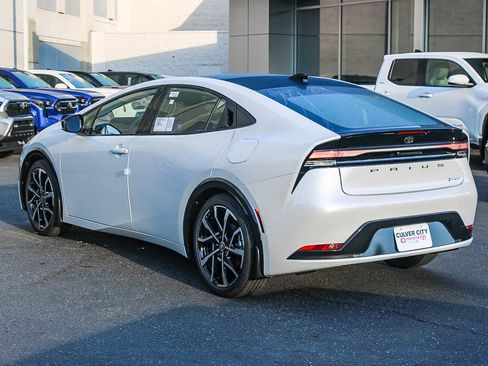 New 2026 Toyota Prius Plug-In Hybrid FWD image 7