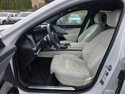 Used 2025 BMW 740i xDrive w/ Executive Package AWD/4WD image 21