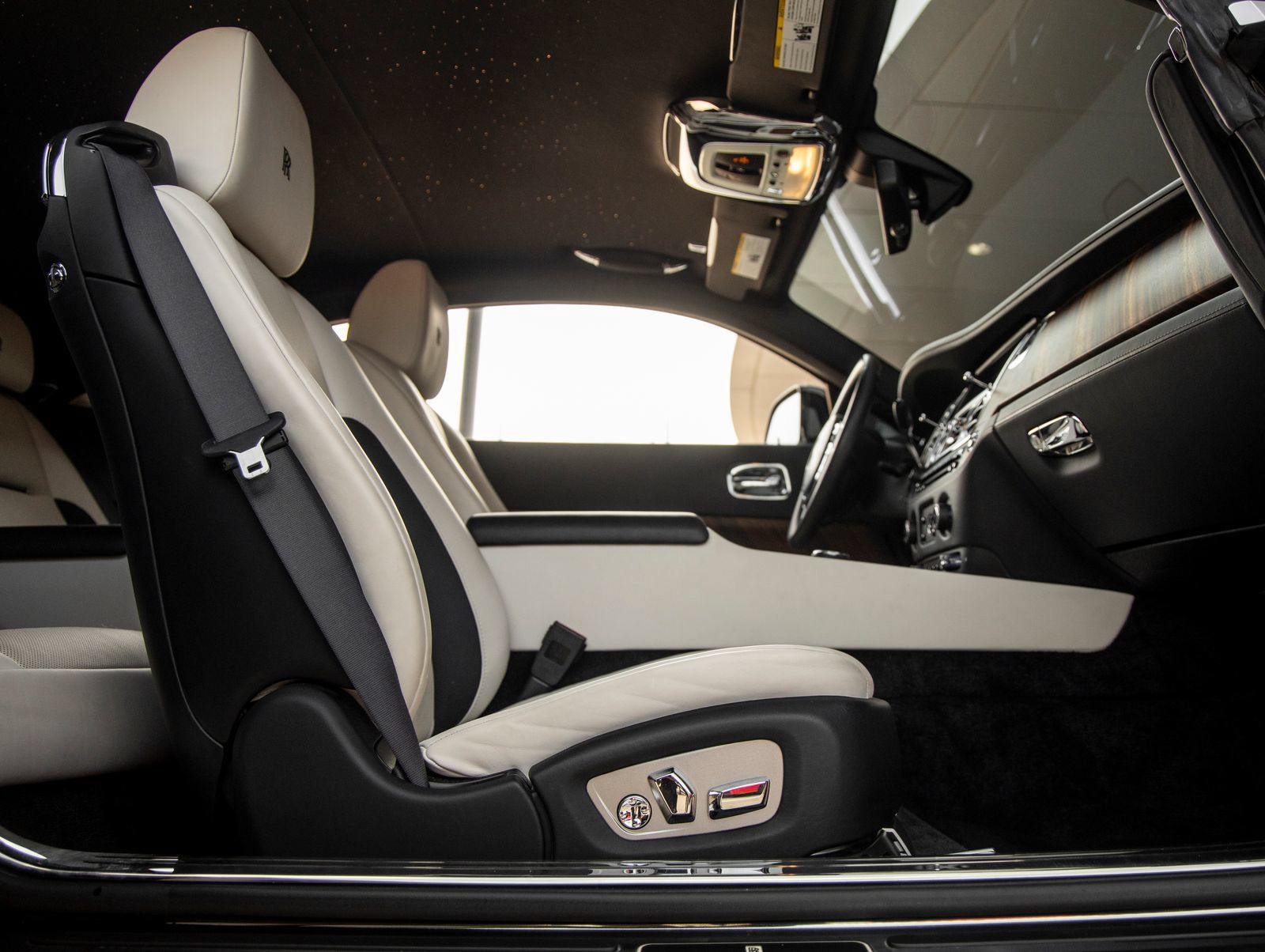 Used 2019 Rolls-Royce Wraith RWD image 42