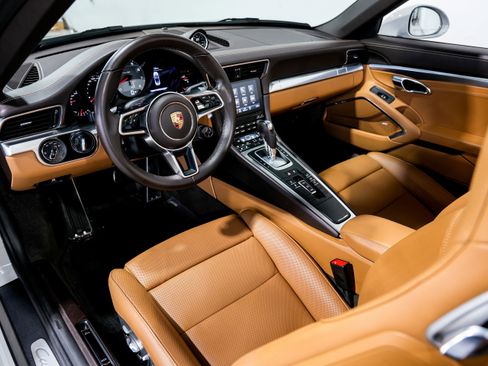 Used 2018 Porsche 911 Carrera S image 9