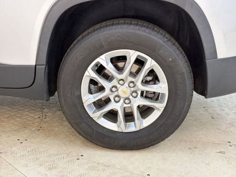 Used 2019 Chevrolet Traverse LT image 12