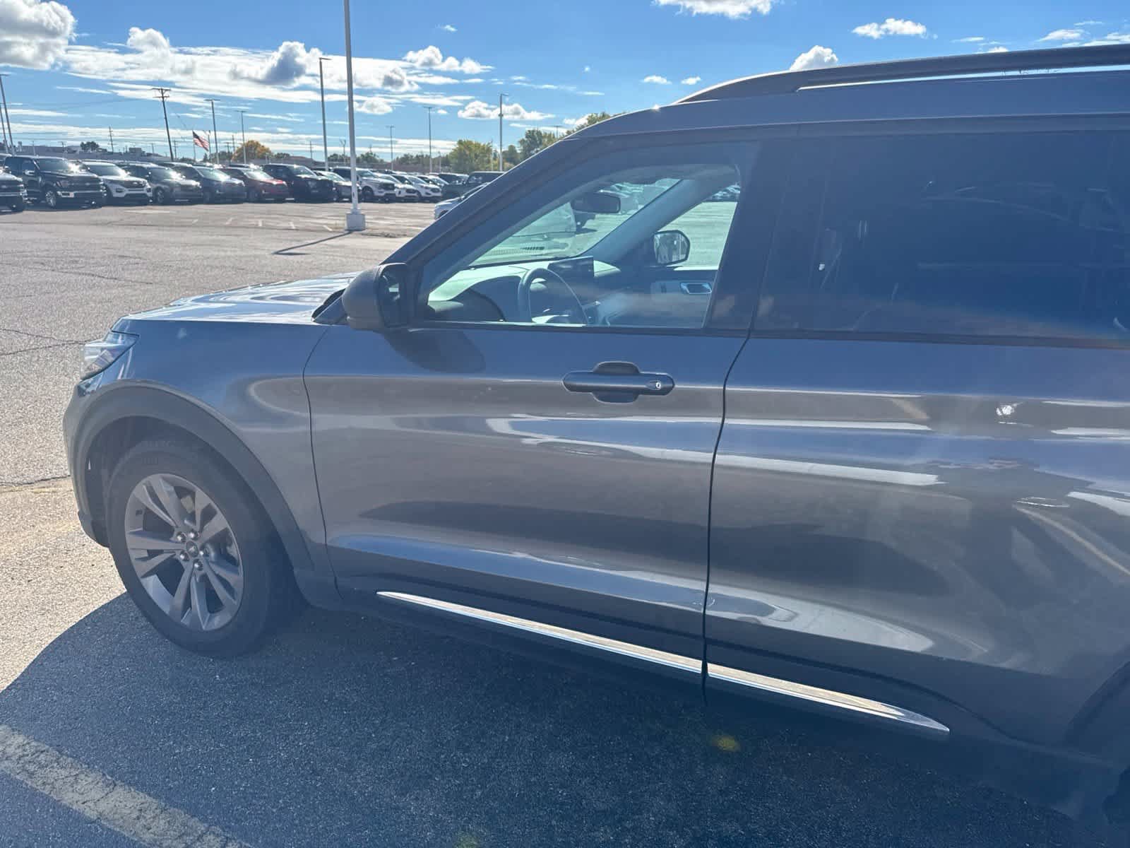 Used 2025 Ford Explorer Active w/ Active Comfort Package AWD/4WD image 18
