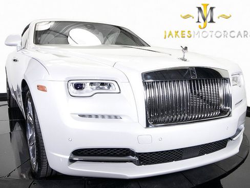 Used 2017 Rolls-Royce Dawn image 19