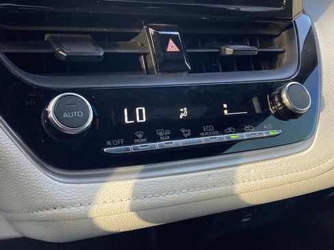 Used 2025 Toyota Corolla SE FWD image 25