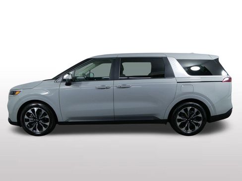 Used 2024 Kia Carnival EX image 6