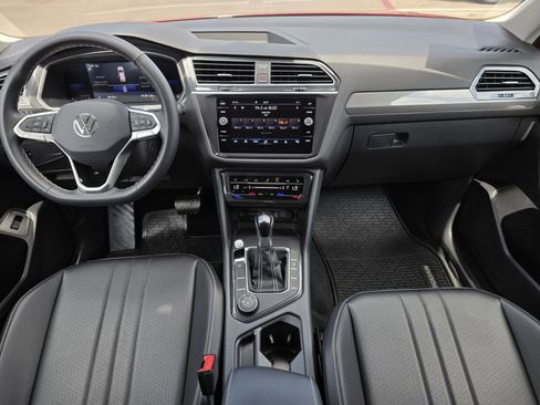 Used 2022 Volkswagen Tiguan SE AWD/4WD image 12