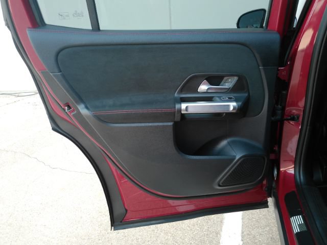 Used 2022 Mercedes-Benz GLB 250 image 16