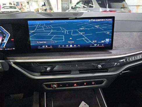 Used 2024 BMW X7 xDrive40i AWD/4WD image 3