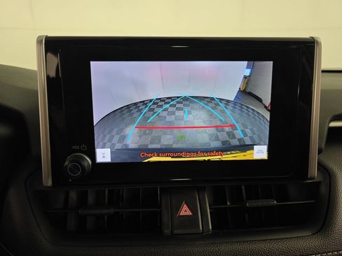 Used 2024 Toyota RAV4 XLE AWD/4WD image 19