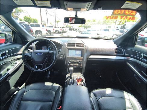 Used 2018 Ford Explorer XLT w/ Equipment Group 202A FWD image 6