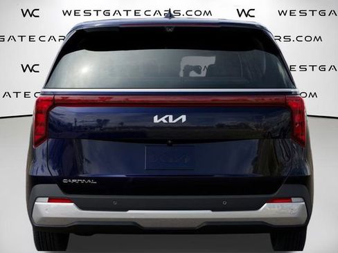 New 2026 Kia Carnival FWD image 18