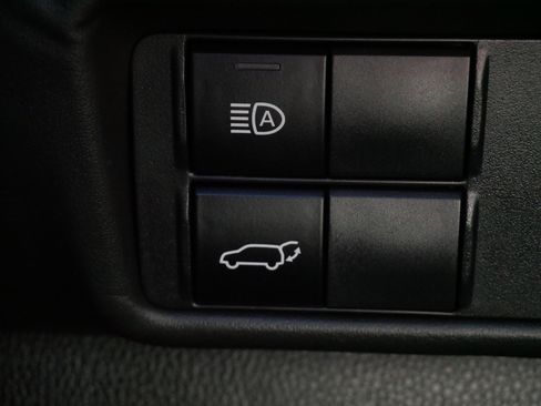 Used 2022 Toyota Highlander XLE AWD/4WD image 29