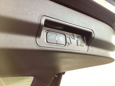 Used 2024 Ford Explorer XLT w/ Equipment Group 202A AWD/4WD image 36