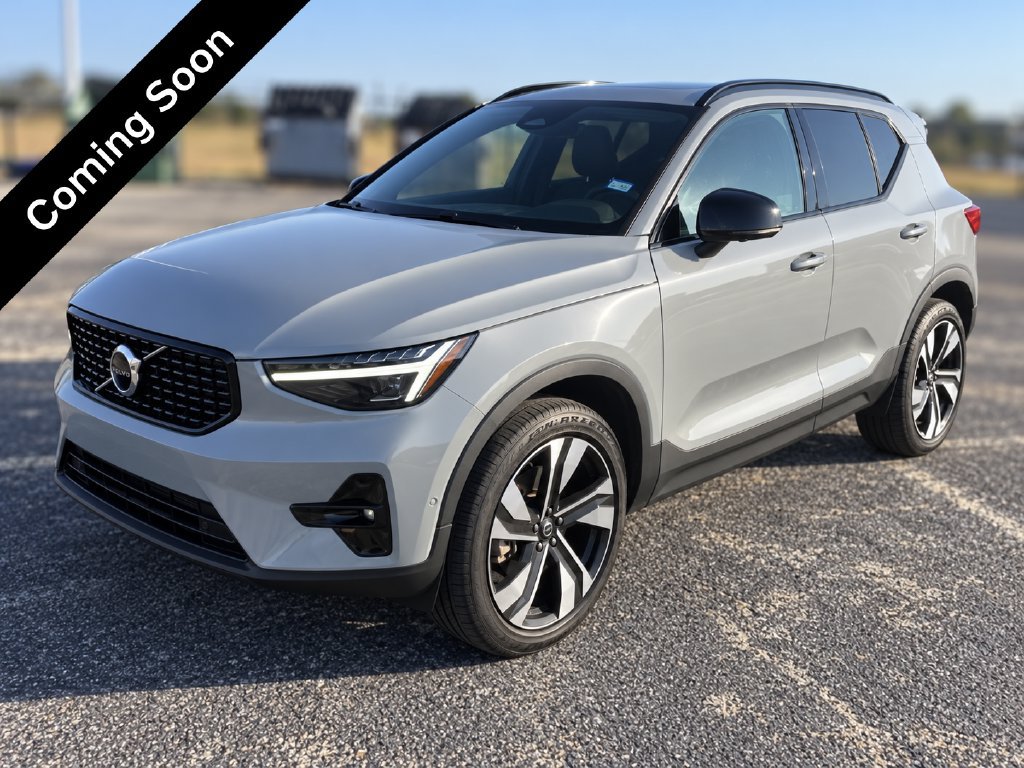 Certified 2024 Volvo XC40 B5 Plus w/ Climate Package AWD/4WD image 1