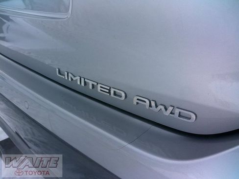 Certified 2022 Toyota Highlander Limited image 9