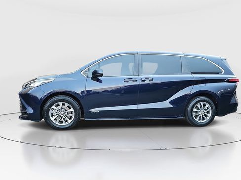 Certified 2021 Toyota Sienna LE FWD image 8