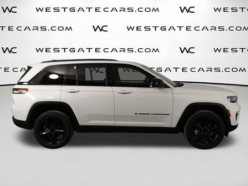 Used 2023 Jeep Grand Cherokee Limited w/ Black Appearance Package AWD/4WD image 45
