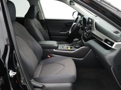 Used 2024 Toyota Highlander LE AWD/4WD image 83