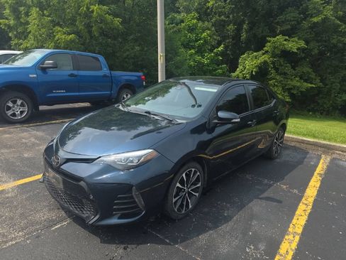 Used 2018 Toyota Corolla SE w/ SE Premium Package FWD image 1