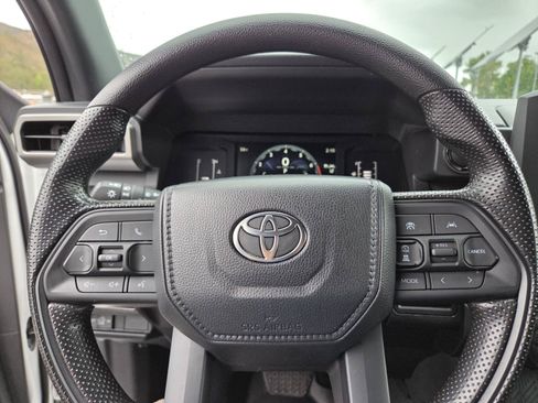 Used 2025 Toyota Tacoma SR5 AWD/4WD image 24