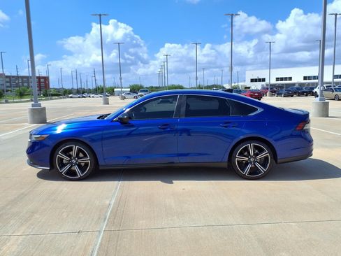Used 2025 Honda Accord Sport image 3