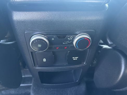 Used 2020 Ford Explorer Platinum w/ Premium Technology Package AWD/4WD image 19