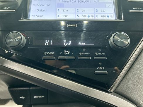 Used 2020 Toyota Camry image 16