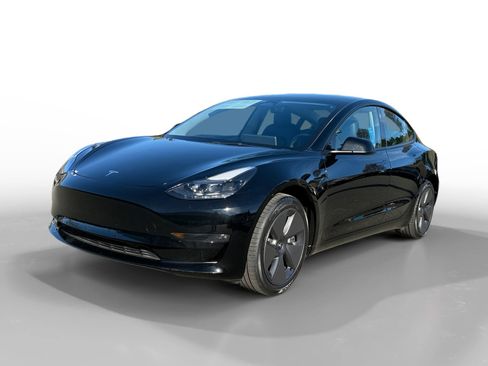 Used 2023 Tesla Model 3 Standard Range image 1