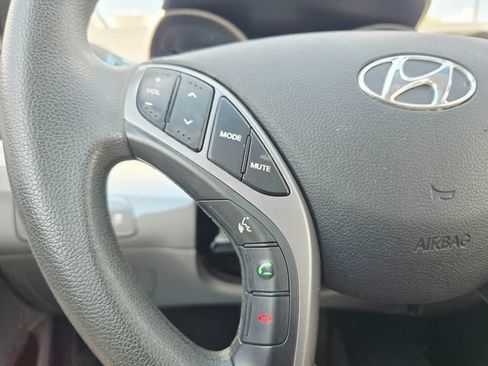 Used 2015 Hyundai Elantra SE w/ Option Group 02 FWD image 18
