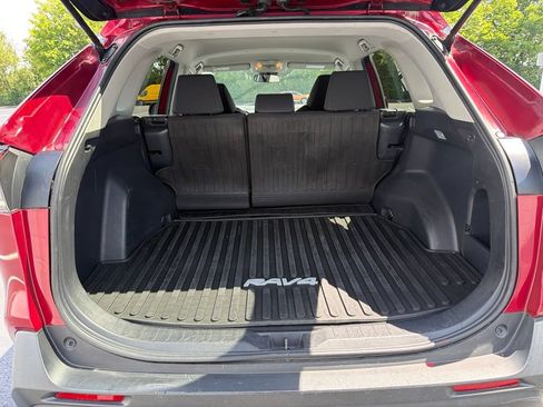 Used 2019 Toyota RAV4 LE w/ All Weather Liner Package AWD/4WD image 20