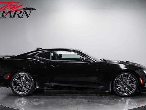 Used 2023 Chevrolet Camaro ZL1 RWD image 6