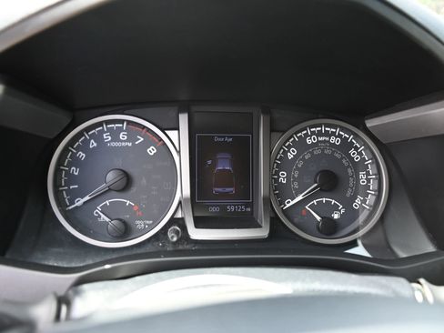 Used 2019 Toyota Tacoma SR5 RWD image 10