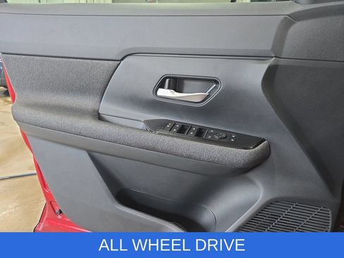 Used 2025 Nissan Kicks SV AWD/4WD image 27