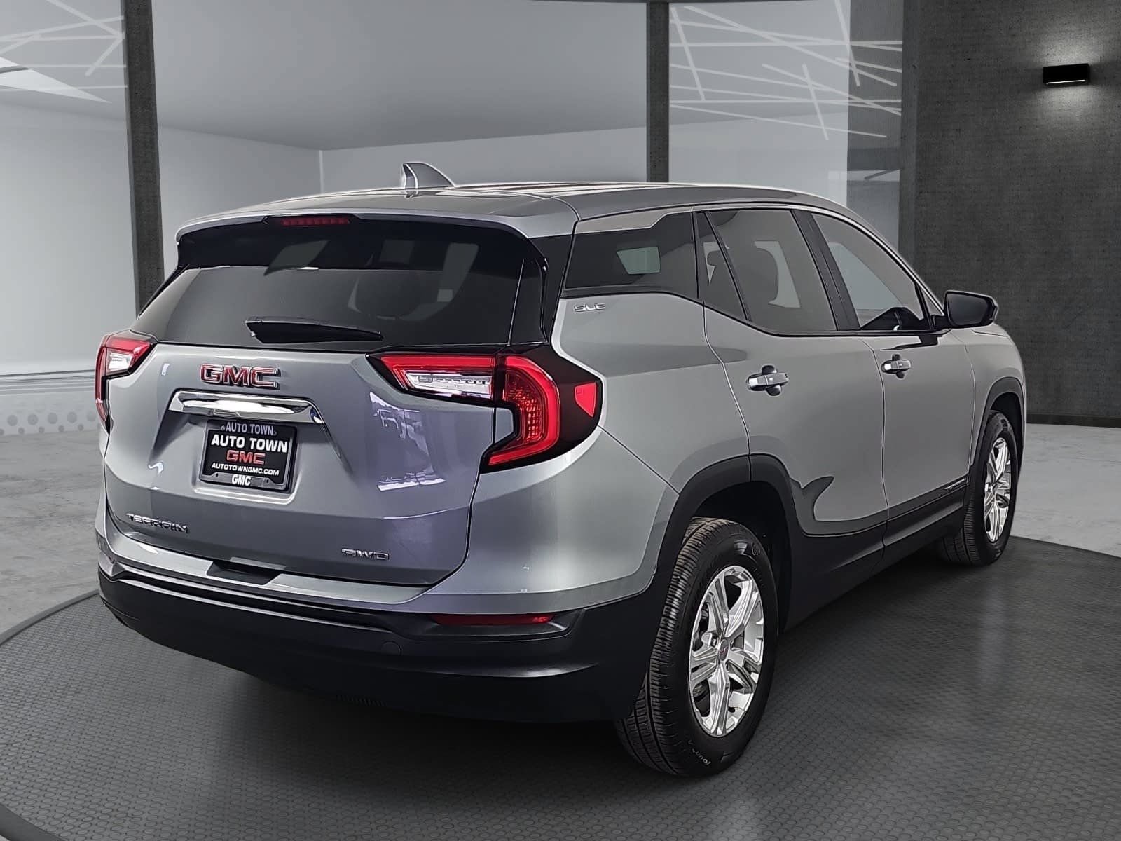 Used 2024 GMC Terrain SLE AWD/4WD image 5