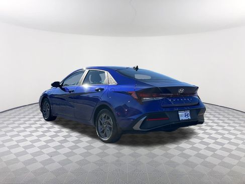 Used 2024 Hyundai Elantra SEL image 9