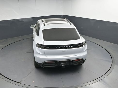 New 2026 Porsche Macan Electric RWD image 37