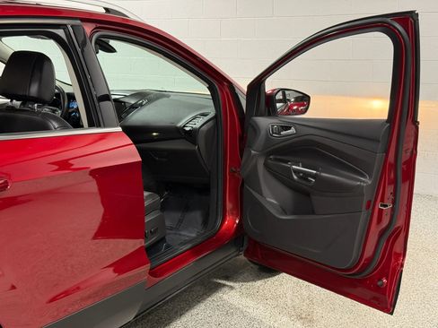 Used 2017 Ford Escape Titanium AWD/4WD image 39