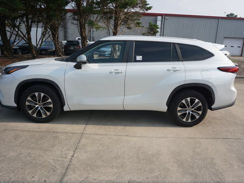 Used 2023 Toyota Highlander XLE FWD image 22