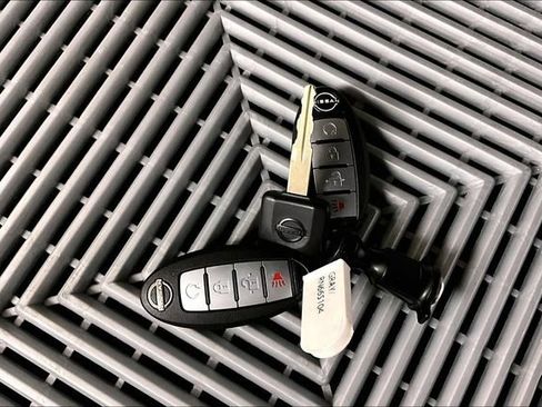 Used 2024 Nissan Frontier PRO-4X w/ Technology Package AWD/4WD image 12