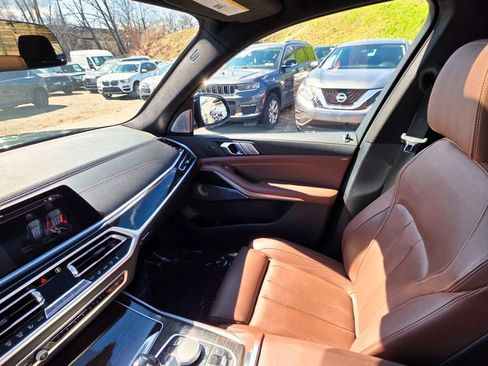 Used 2021 BMW X7 M50i w/ Dynamic Handling Package image 11