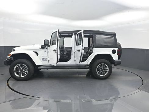 Used 2021 Jeep Wrangler Unlimited Sahara AWD/4WD image 28