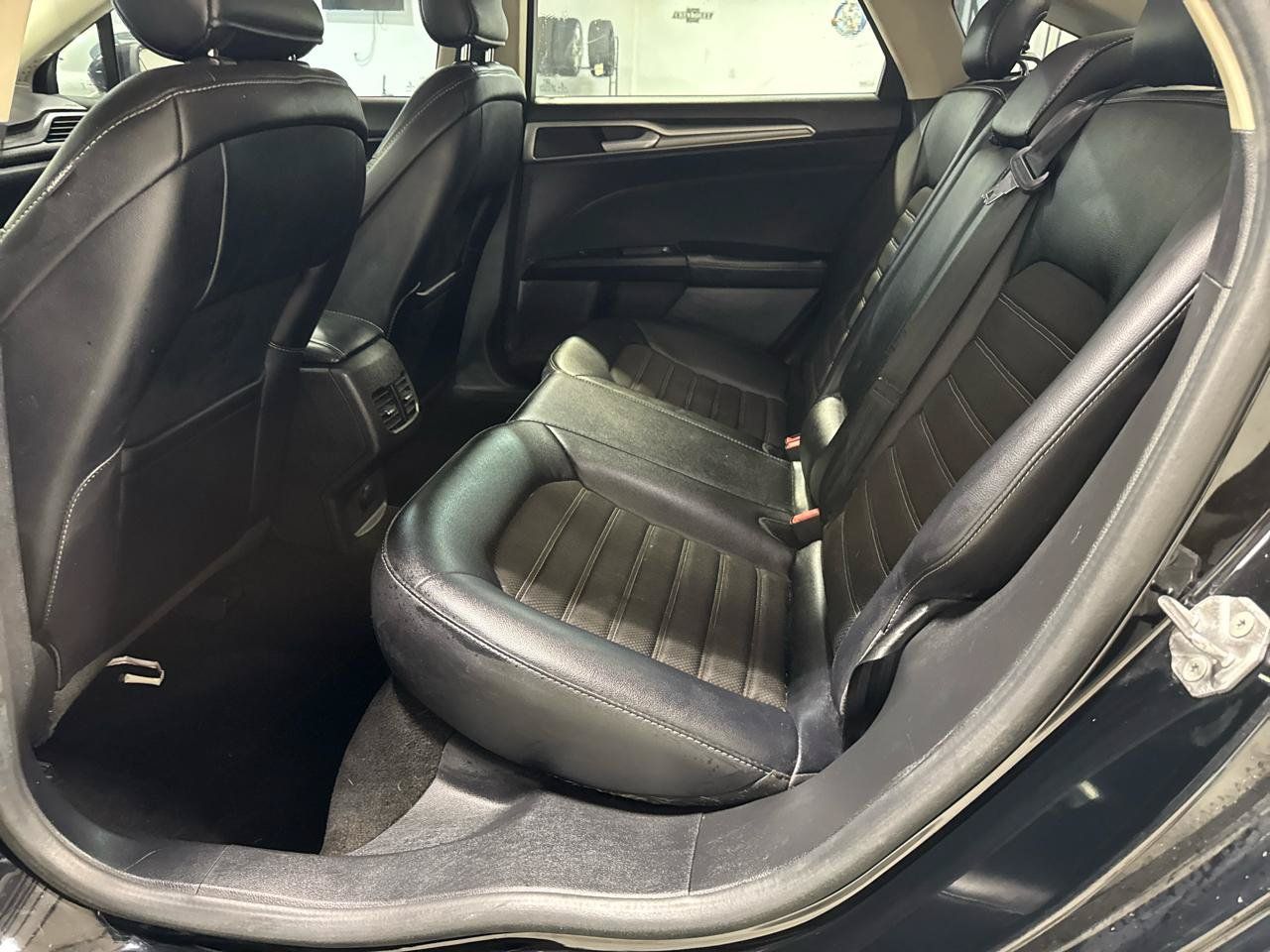 Used 2018 Ford Fusion SE w/ Equipment Group 201A FWD image 15
