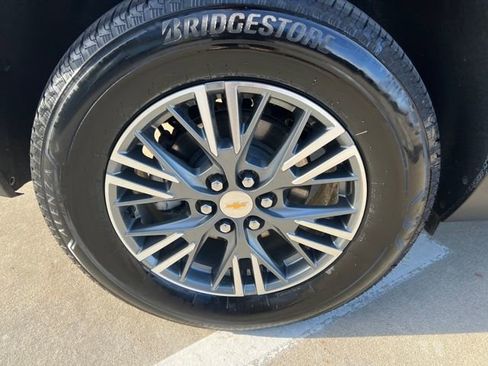 Certified 2025 Chevrolet Traverse LT image 11