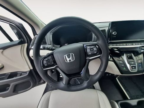 Certified 2025 Honda Odyssey Touring image 12